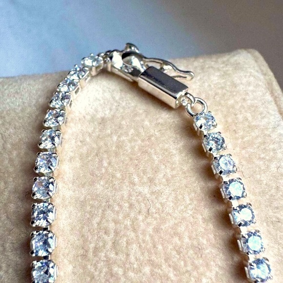 💎 LUV AJ x Alyssa Lynch Prong-Set Silver Tennis Necklace – Total Showstopper! - Picture 6 of 16